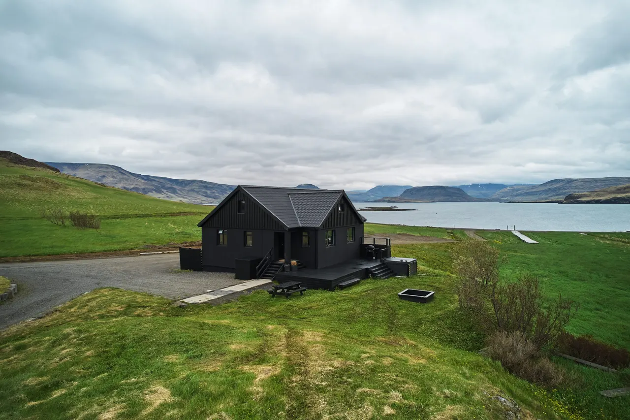 Luxury Lodge Accommodation in Iceland close to Reykjavík. Hot Spring Resort