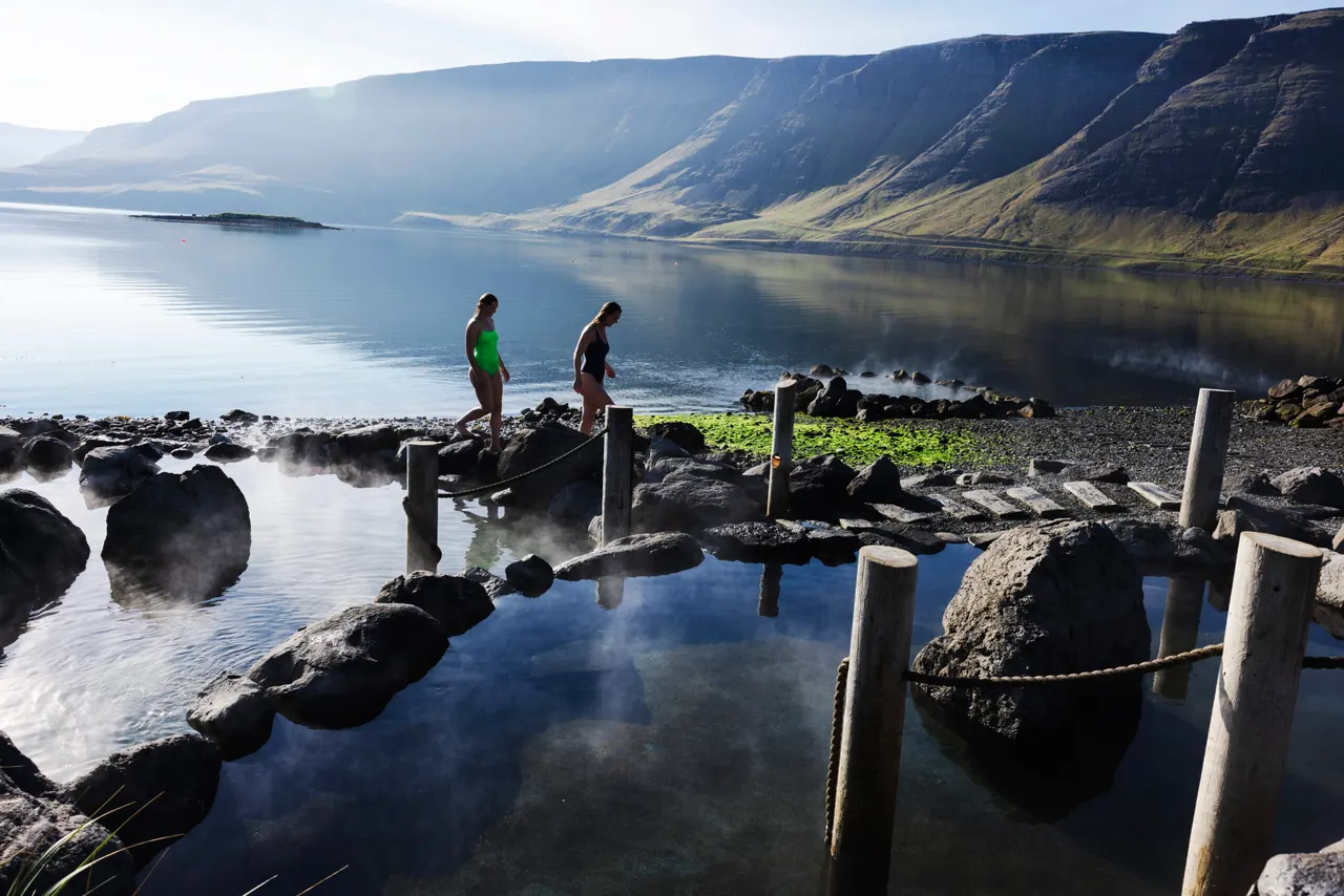 Goldern Circle, Kerid Crated & Hvammsvik Hot Springs w/ Classic Admission