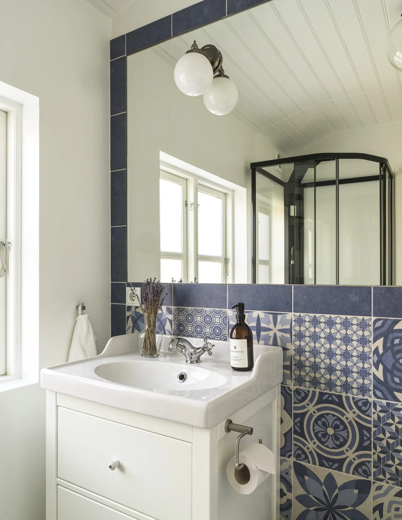 country chic bathroom ideas and inspiration accommodation in Iceland farmhouse