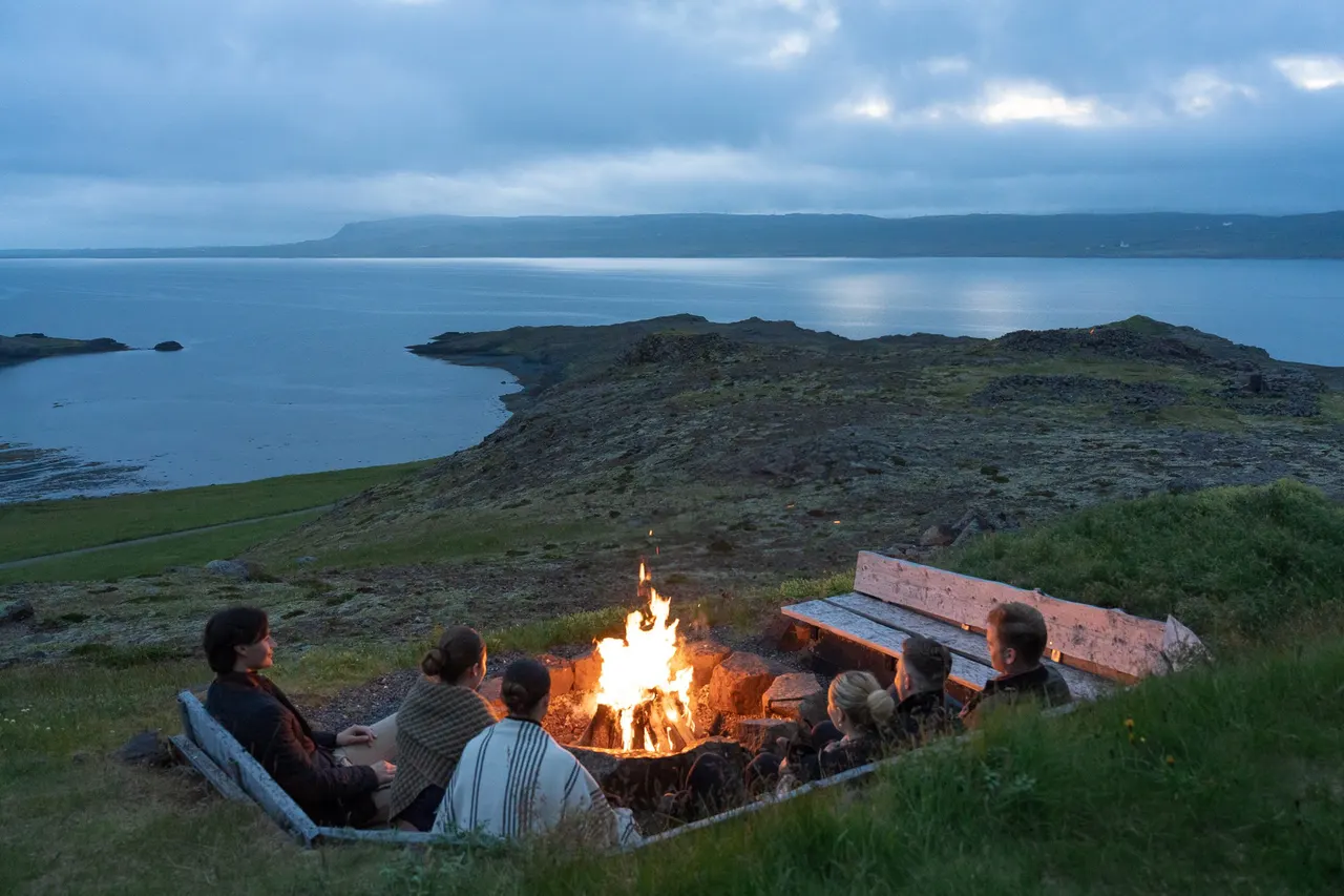 Friends around a fireplace on top of a hill